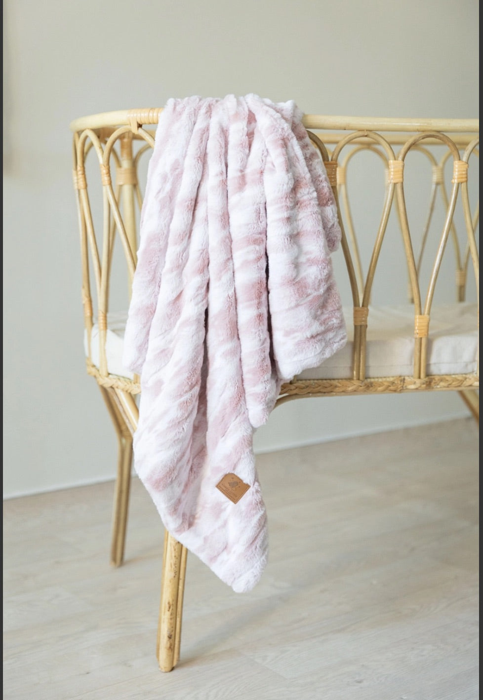 Cuddle Cookie Faux Fur Pink Marbled Blanket
